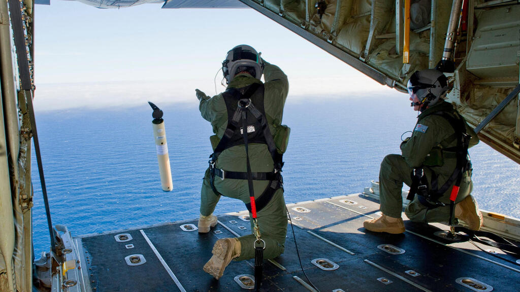 Search efforts for MH370 in 2014. Hundreds of millions of dollars were spent, but the aircraft was never fully recovered (Photo: AFP PHOTO / AUSTRALIAN DEFENCE/LEADING SEAMAN JUSTIN BROWN) המטוס המלזי טיסת מלזיה איירליינס MH370 חיפושים ב 2014