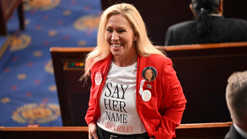 מרג'ורי טיילור גרין חולצה עם כיתוב לייקן ריילי נאום מצב האומה של ג'ו ביידן