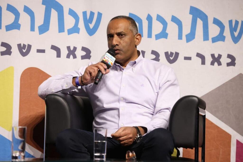 Dedi Simchi (Photo: Be'er Sheva municipality) תא"ל דדי שמחי, אב שכול ונציב כבאות והצלה לשעבר, באירוע שבת תרבות בבאר שבע