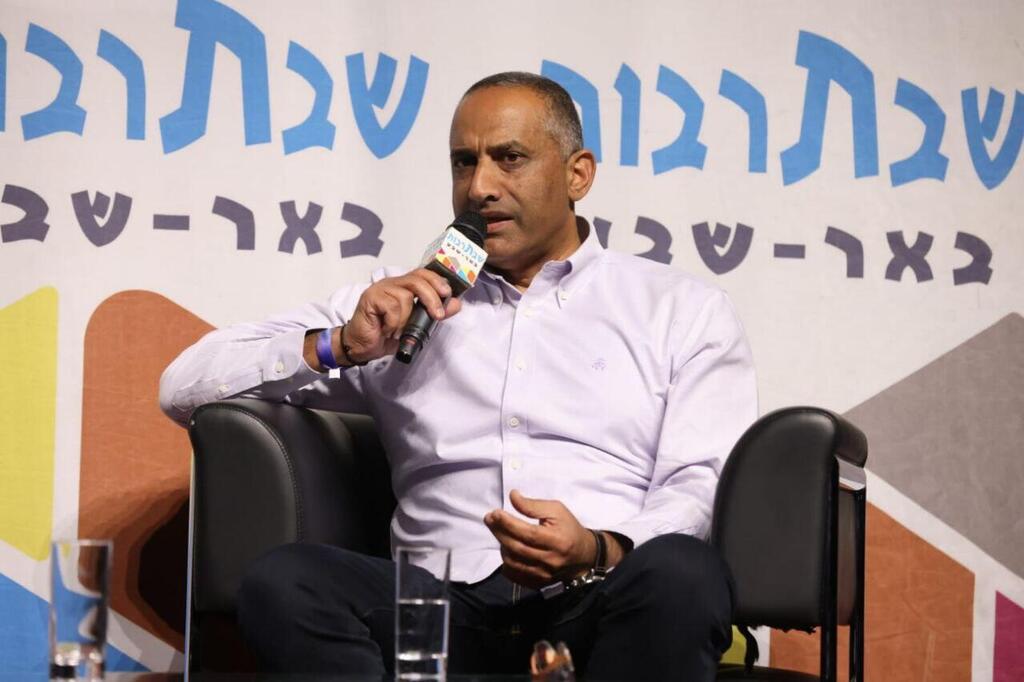 Dedy Simhi (Photo: Be'er Sheva municpality) תא"ל דדי שמחי, אב שכול ונציב כבאות והצלה לשעבר, באירוע שבת תרבות בבאר שבע