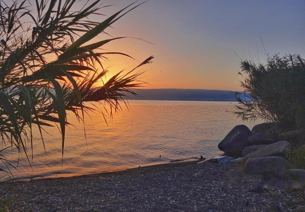 זריחה בכינרת