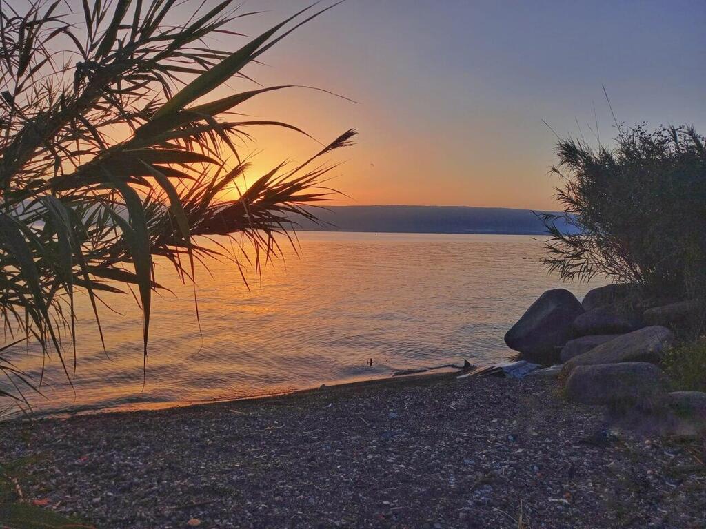 זריחה בכינרת