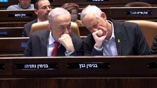 בנימין נתניהו ובני גנץ בהצבעה על התקציב במליאת הכנסת