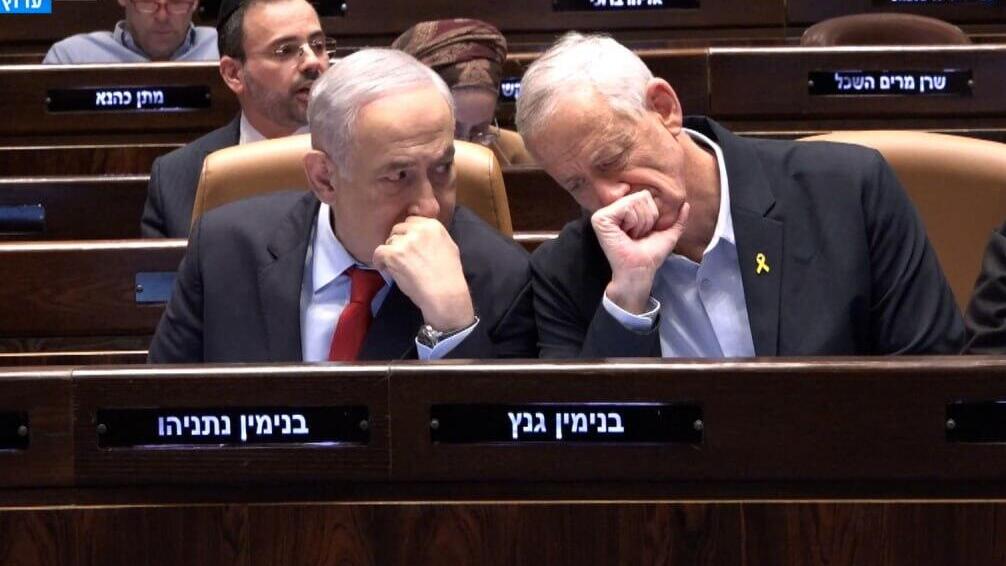 בנימין נתניהו ובני גנץ בהצבעה על התקציב במליאת הכנסת