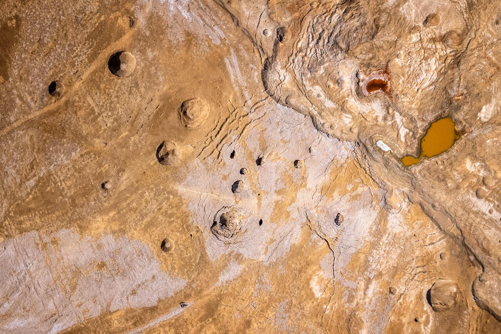 There are many different types of terrain there, rocky ground, loess soil and salt earth (Photo: Arik Danino) הנהר הסודי בים המלח