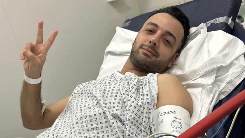 Pouria Zeraati, an Iran International presenter, was stabbed outside his home in 2022; Iran denied any involvement פוריה זראאתי מגיש טלוויזיה איראני נדקר מחוץ לביתו ב לונדון בריטניה איראן