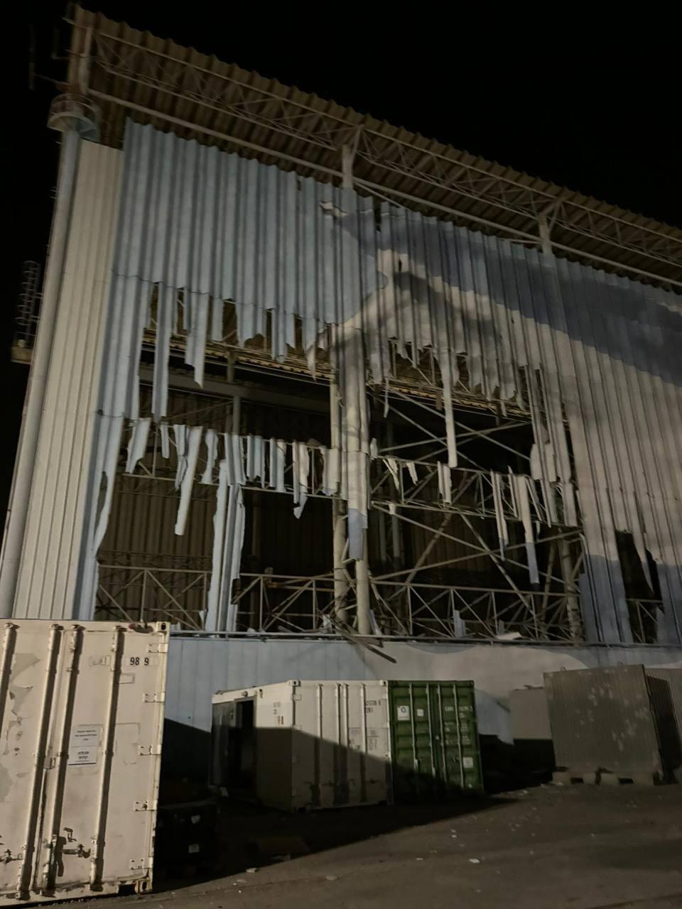 האנגר בבסיס חיל הים באילת שנפגע מכטב"מ ששוגר מעיראק