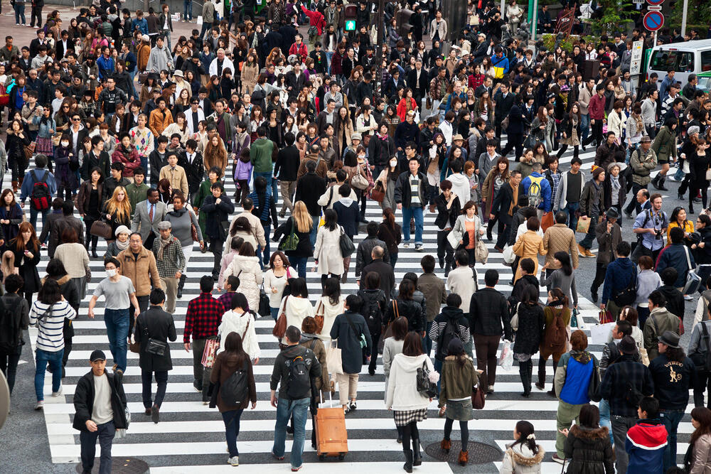 Could the global population shrink by half within about 40 years? (Photo: Thomas La Mela / Shutterstock) יפן אנשים טוקיו