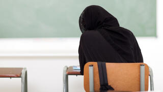 צרפת חיג'אב נערה מוסלמית בית ספר