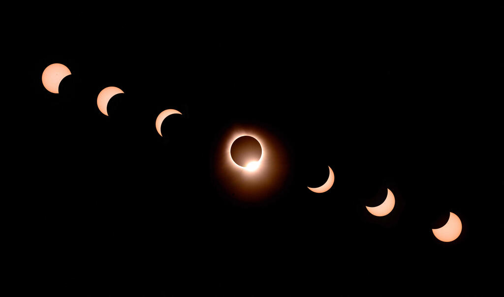 Stages of the solar eclipse (Photo: JOSH EDELSON / AFP) שלבי הליקוי באינדיאנה