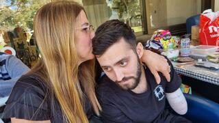 רס"ל עומר בראל עם אמו בבית החולים