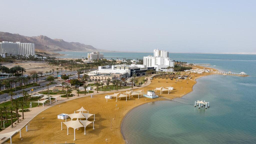Ein Bokek Beach, Dead Sea (Photo: Itamar Grinberg) חוף עין בוקק, ים המלח