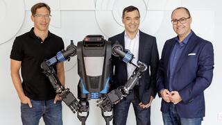 מימין: פרופ' שי שלו שוורץ, פרופ' אמנון שעשוע ופרופ' ליאור וולף מייסדי מנטי רובוטיקס