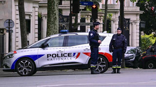 אדם איים לפוצץ  עצמו בקונסוליית איראן בפריז