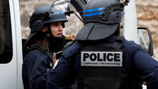 אדם איים לפוצץ  עצמו בקונסוליית איראן בפריז