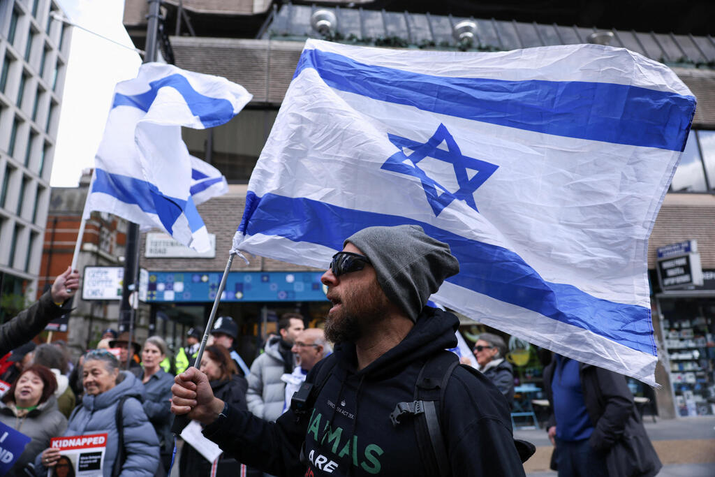 Pro-Israeli demonstration in London (Photo: REUTERS/Hollie Adams) הפגנה פרו בעד ישראל בלונדון בריטניה