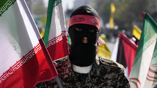 מתנדב בסיג' בעצרת יום ירושלים באיראן, החודש