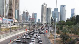 עומס בנתיבי איילון בערב החג של פסח