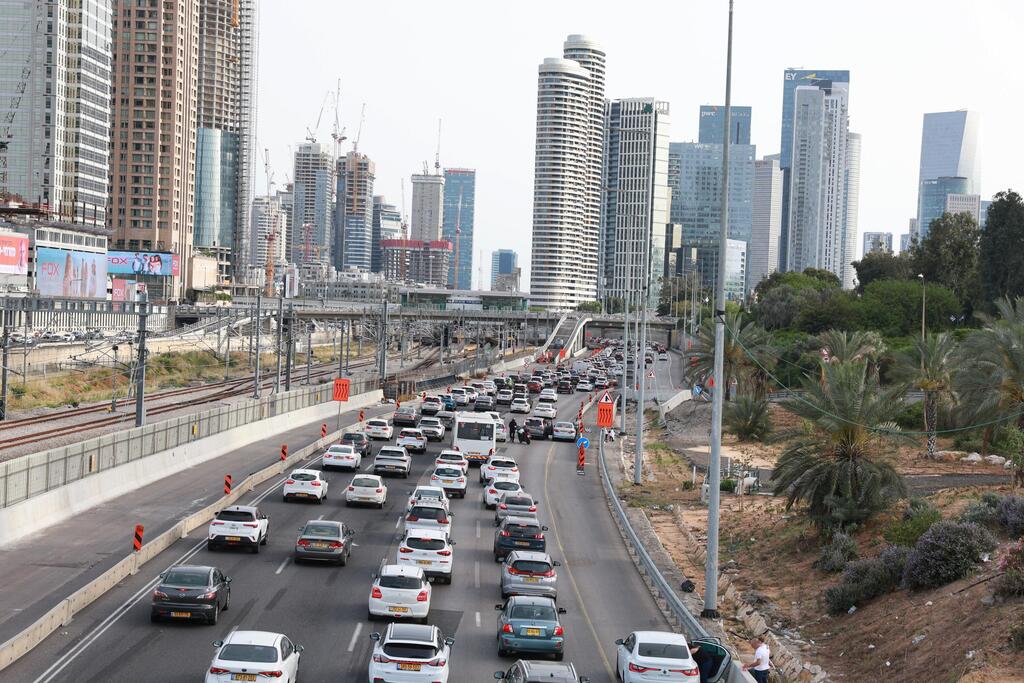 Photo: Dana Kopel עומס בנתיבי איילון בערב החג של פסח