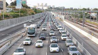 עומס בנתיבי איילון בערב החג של פסח