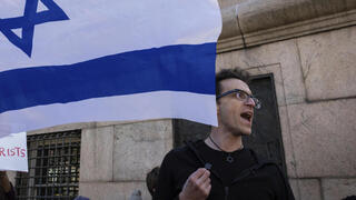 המרצה הישראלי שי דוידאי מסורב כניסה לאוניברסיטת קולומביה בניו יורק, ארה"ב בצל המחאה הפרו-פלסטינית שהתקיימה בפנים