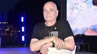 לואיס הר שחזר משבי חמאס רוקד בפסטיבל מופעי האביב ברחובות
