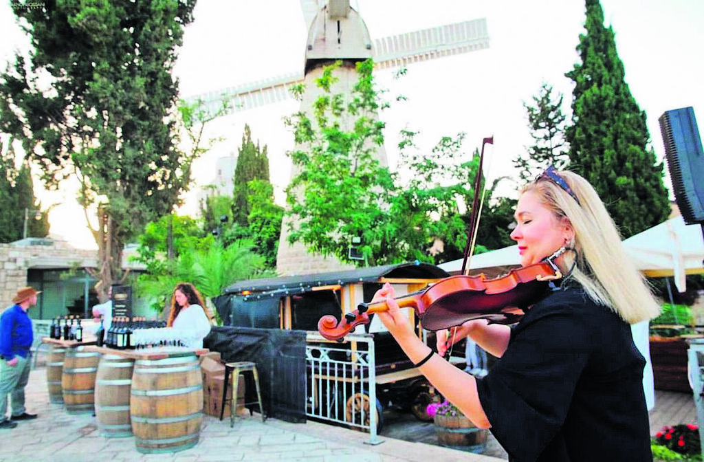 A winery facing the view in Mishkenot Sha'ananim (Photo: Oren Busani) יקב מול הנוף במשכנות שאננים
