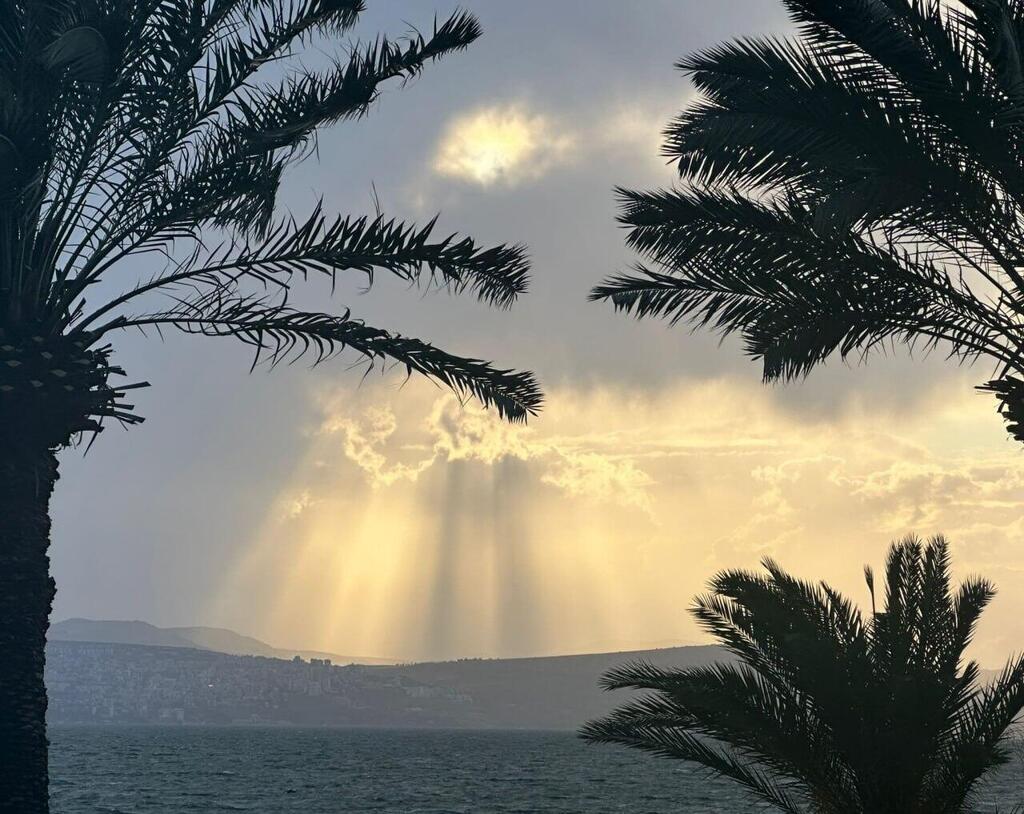 שקיעה בעין גב