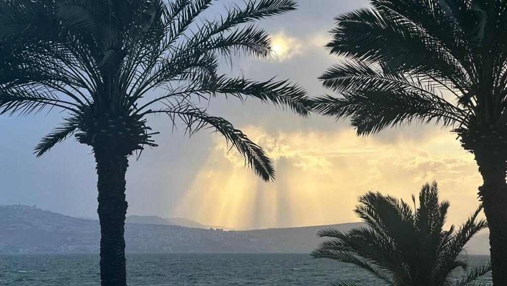 Temperatures are rising; Pictured: Ein Gev (Photo: Ein Gev Tourism) שקיעה בעין גב