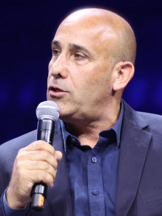 אמיר אביבי בוועידת 