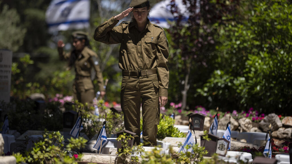  טקס הצדעה לנופלי מערכות ישראל והנחת דגל הלאום על קברי החללים בהיכל הזיכרון הממלכתי בהר הרצל