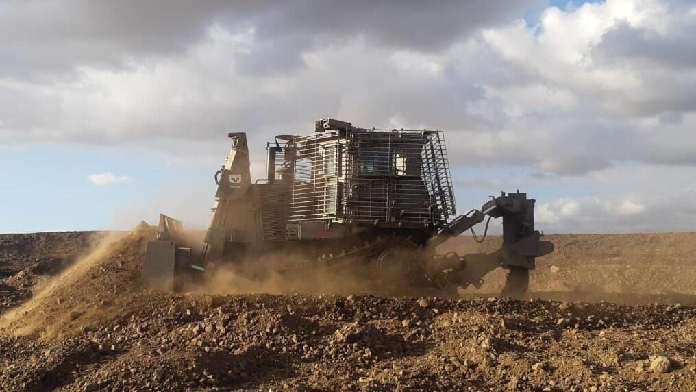 An unmanned D9 bulldozer (Photo: Israel Aerospace Industries) ה-D9 פנדה בפעולה
