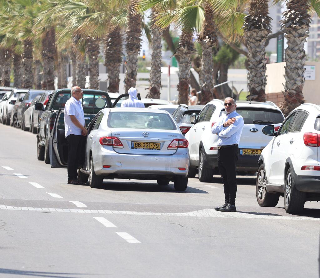 עומדים בצפירה בבת ים