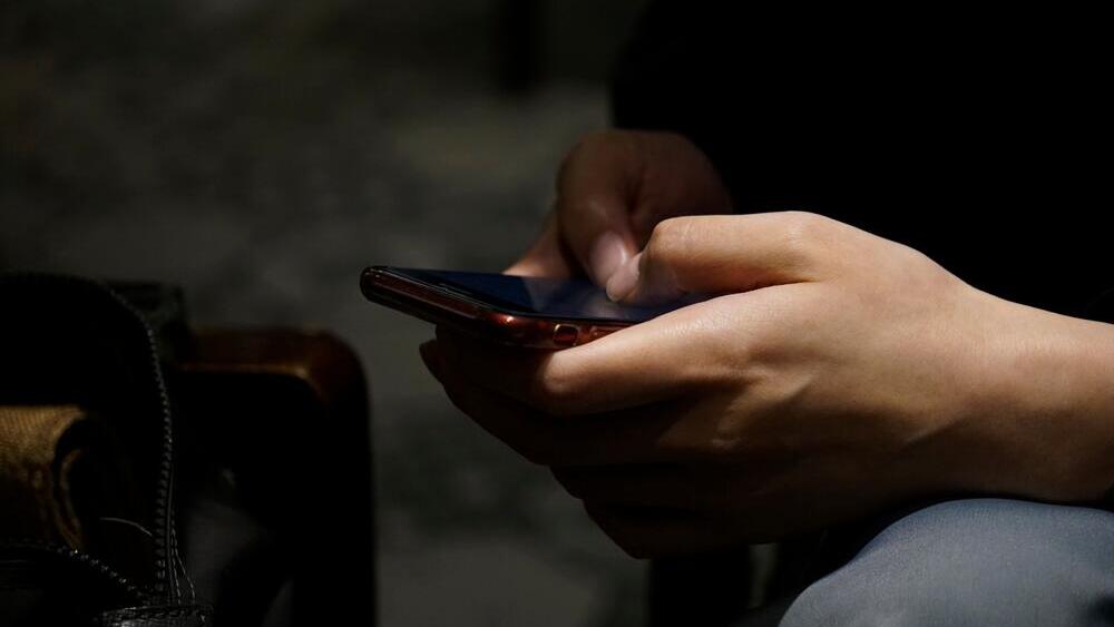 אילוס אילוסטרציה SMS הודעת טקסט טלפון