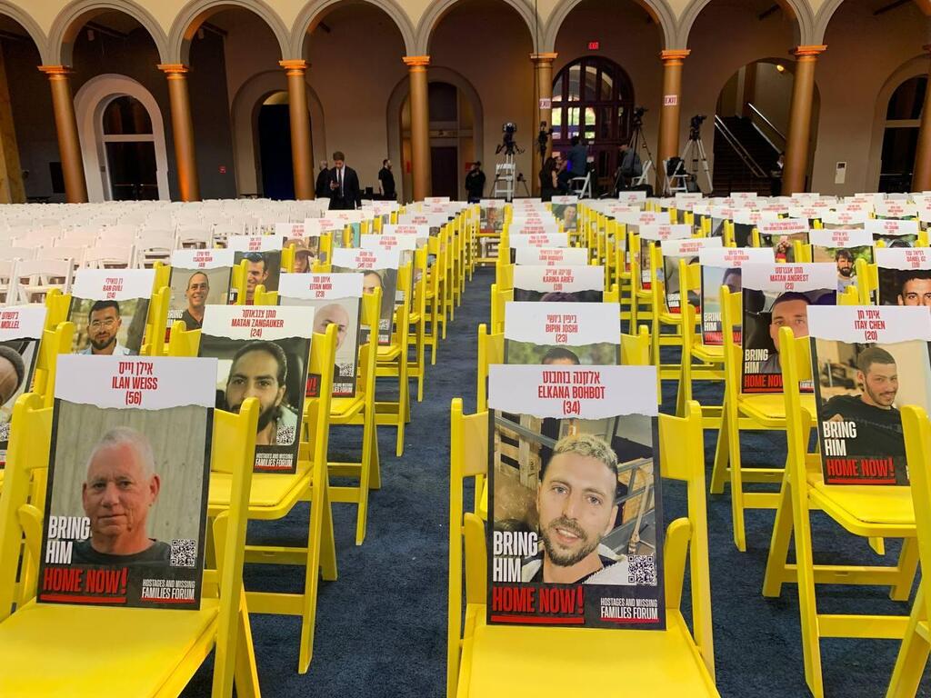 Photos of hostages held in Gaza are displayed on yellow chairs at an installation calling for their release (Photo: Daniel Edelson) כיסאות צהובים עבור החטופים הושארו בטקס יום העצמאות לישראל בארה"ב