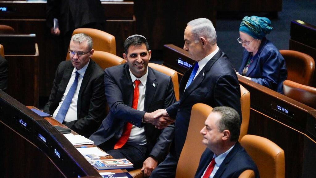 Benjamin Netanyahu, Shlomo Karhi and Yariv Levin (Photo: Shalev Shalom) מליאת הכנסת ביום ה-234 למלחמה