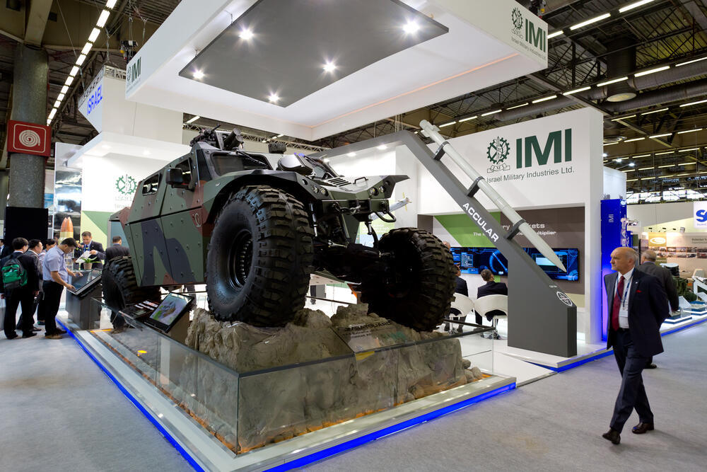 יורוסטורי צרפת פריז תערוכה תעשיות ביטחוניות ישראל דוכן ישראלי 2014