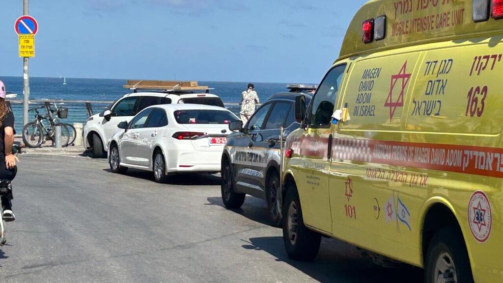 ילד טבע למוות בחוף צ'ארלס קלור בתל אביב 