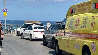 ילד טבע למוות בחוף צ'ארלס קלור בתל אביב 