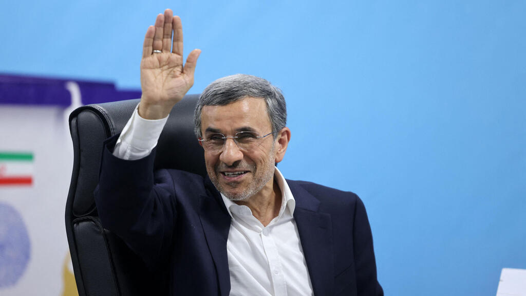 Former Iranian President Mahmoud Ahmadinejad (Photo: Atta Kenare/AFP) נשיא איראן לשעבר מחמוד אחמדינג'אד מגיש מועמדות בחירות ל נשיאות