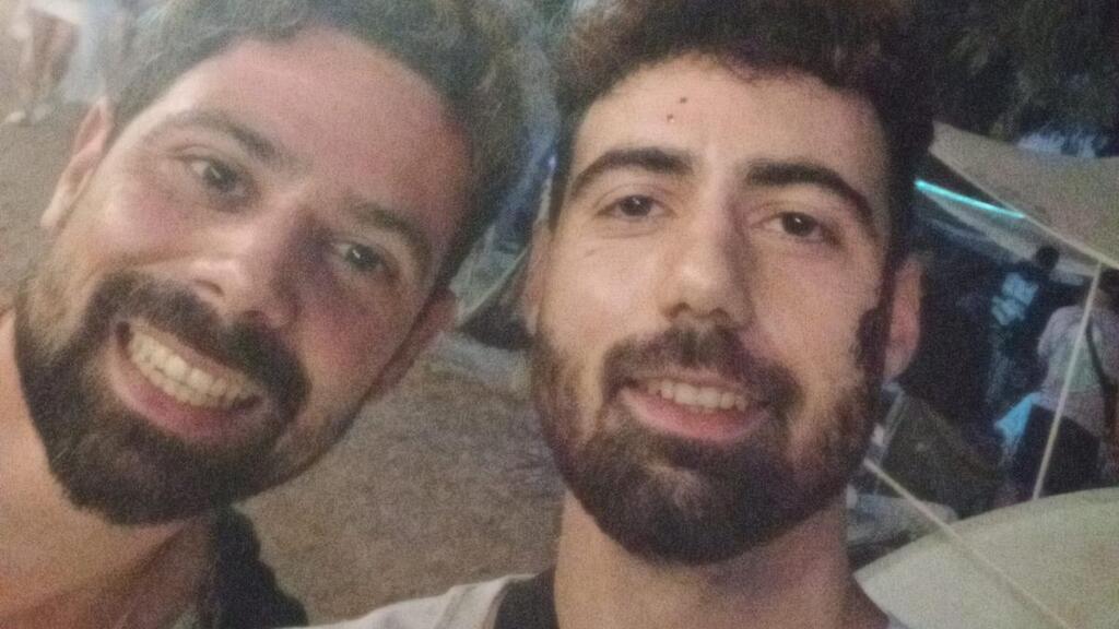 גל וגיא גלבוע דלאל בסלפי אחרון מהמסיבה בנובה