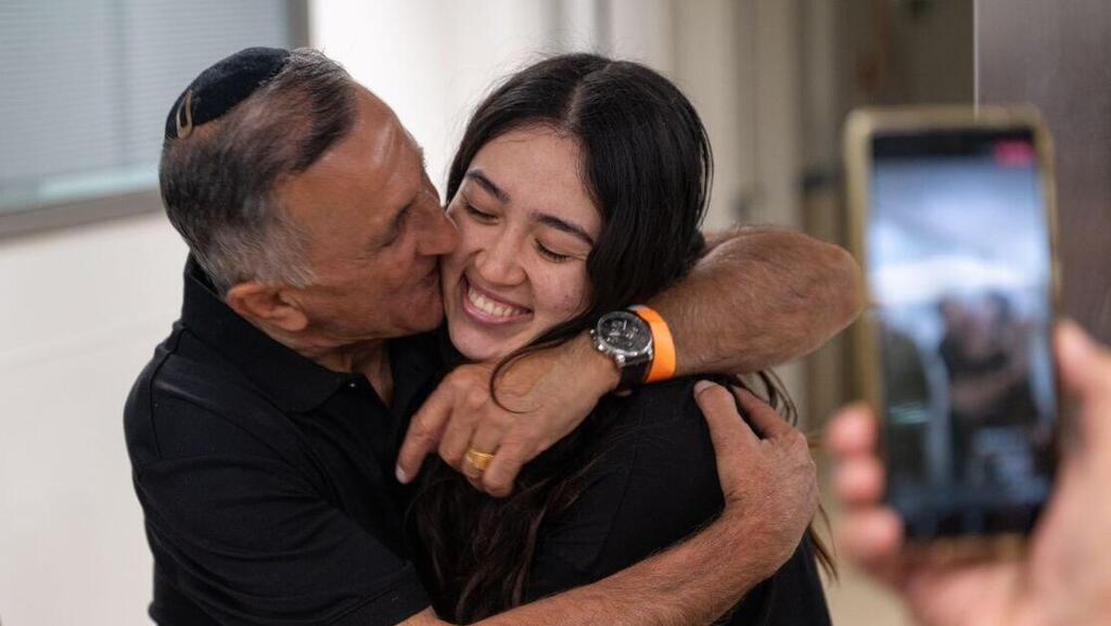 המפגש הראשון של נועה ארגמני עם משפחתה