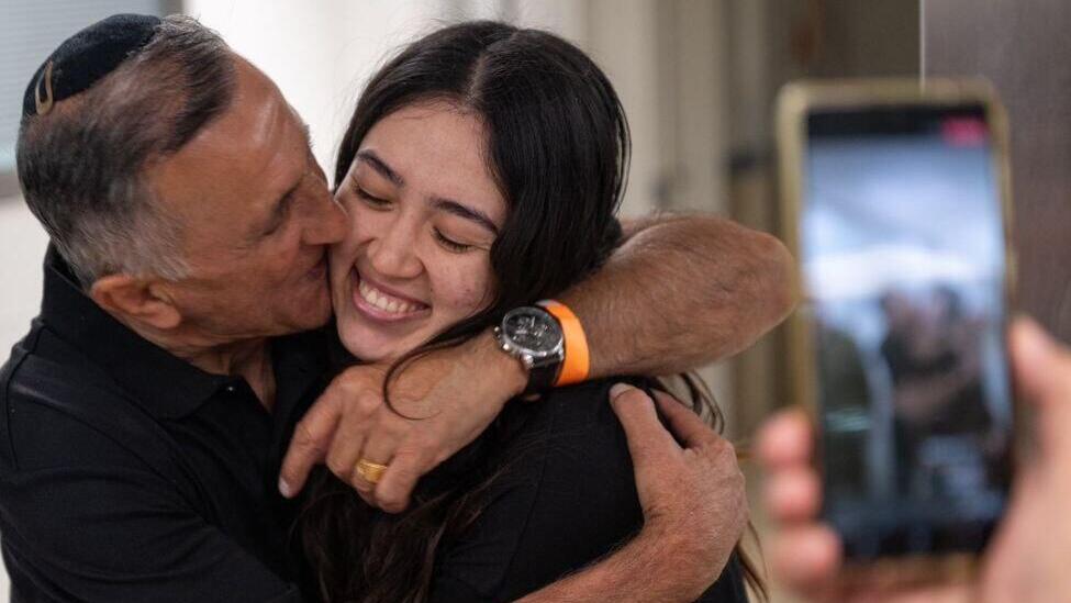 המפגש הראשון של נועה ארגמני עם משפחתה