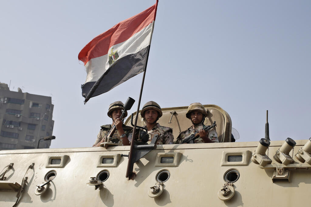 חיילים מצרים בזמן ההפיכה ב-2013