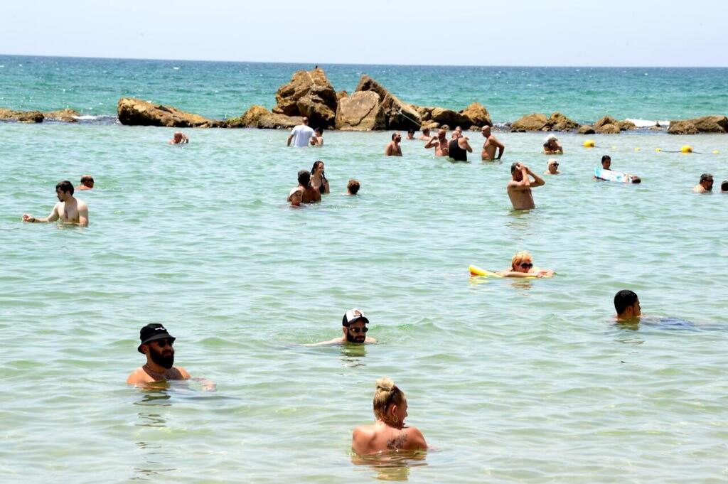 Bat Yam beach (Photo: Kobi Kuenkas) חוף הסלע בבת ים