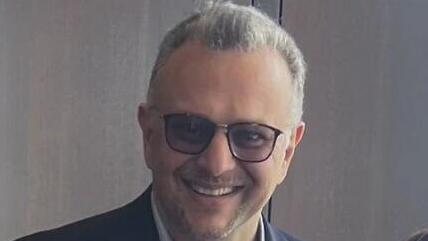 מסעד בולוס (במרכז) עם יו"ר בית הנבחרים מייקל ג'ונסון וחברת הקונגרס הרפובליקנית ליסה מקליין