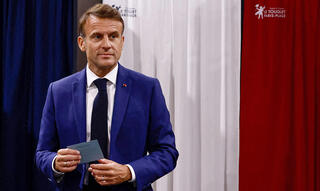 צרפת בחירות ל פרלמנט האספה הלאומית קלפי עמנואל מקרון מצביע