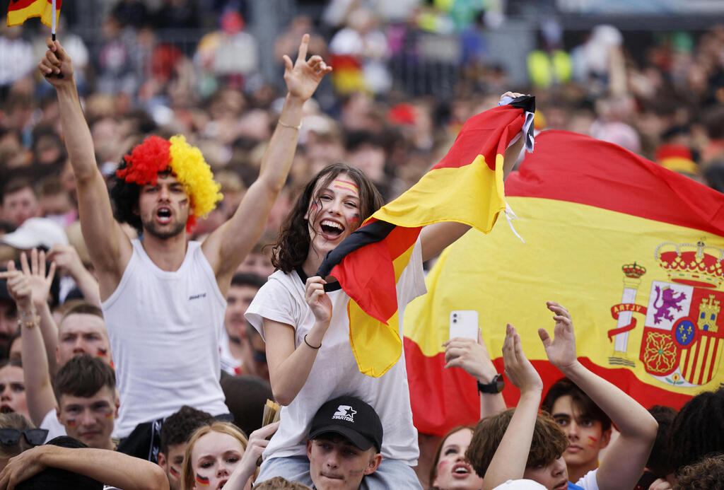 Spain national team fans (Photo: Axel Schmidt/Reuters) אוהדי נבחרת ספרד