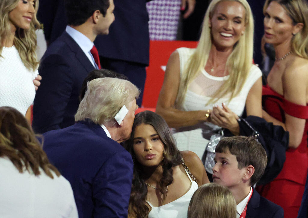 ארה"ב דונלד טראמפ נכדתו קאי ועידה רפובליקנית ארצית