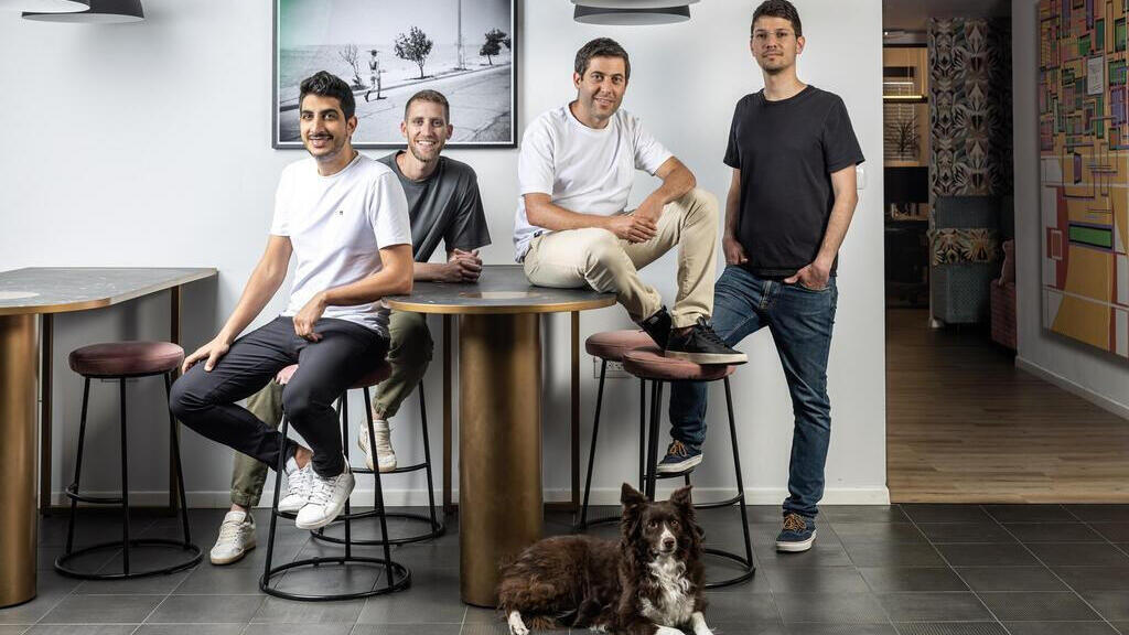 המייסדים ובעלי Wiz, מימין: רועי רזניק (סמנכ"ל פיתוח), עמי לוטבק (סמנכ"ל טכנולוגיה), אסף רפפורט (מנכ"ל), ינון קוסטיקה (סמנכ"ל מוצר)